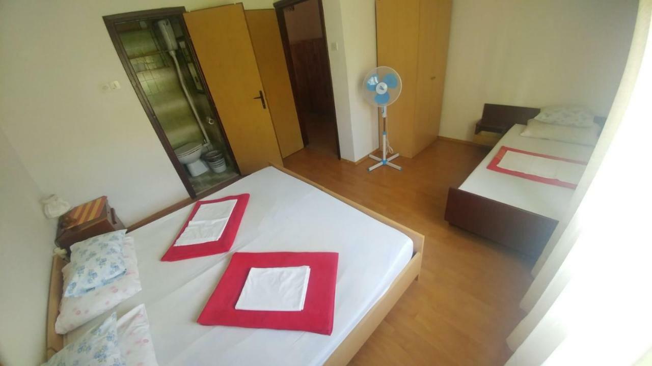 Family Apartment Near Beach Биоград-на-Мору Экстерьер фото